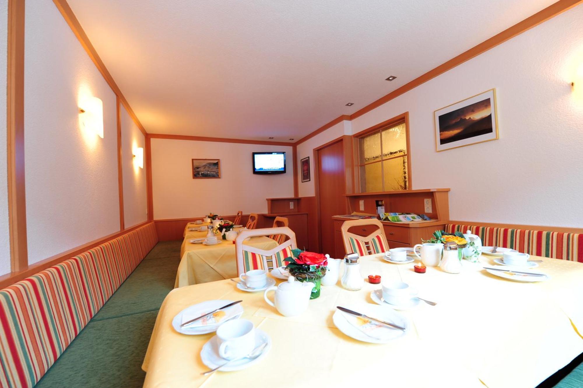 Bed and Breakfast Haus Enzian Sankt Anton am Arlberg Exterior foto