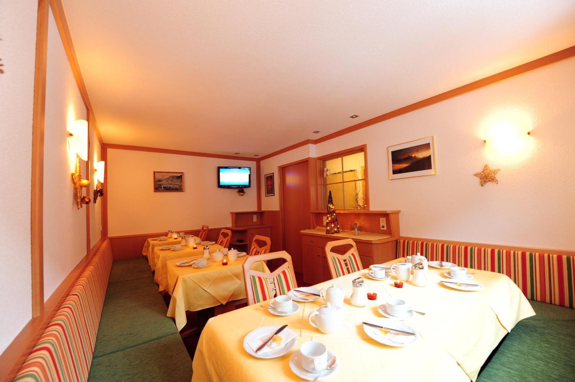 Bed and Breakfast Haus Enzian Sankt Anton am Arlberg Exterior foto